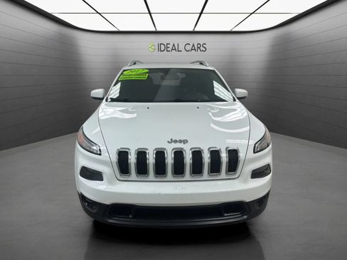 Used 2017 Jeep Cherokee Latitude w/ Comfort & Sound Group FWD image 2