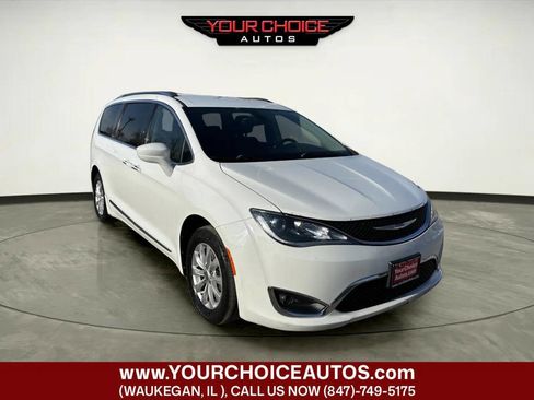 Used 2018 Chrysler Pacifica Touring-L image 7