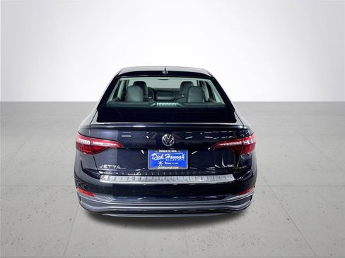 Certified 2023 Volkswagen Jetta SE w/ Panoramic Sunroof Package FWD image 7