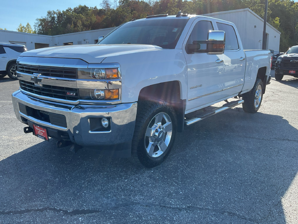 Used 2017 Chevrolet Silverado 2500 LTZ w/ Vortec Plus Package AWD/4WD image 4