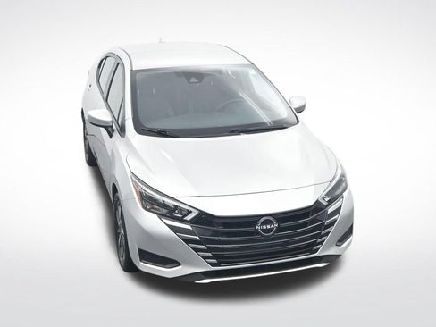 Used 2025 Nissan Versa SV FWD image 30