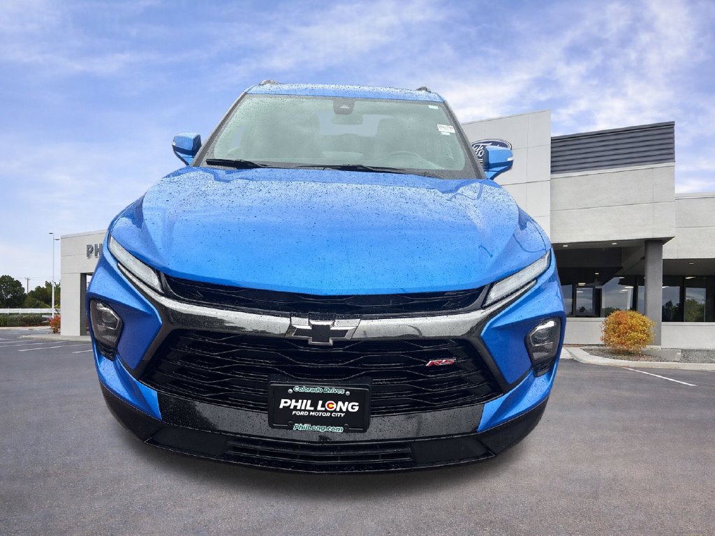 Used 2025 Chevrolet Blazer RS FWD image 2