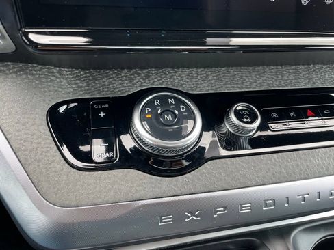Used 2025 Ford Expedition Tremor AWD/4WD image 13