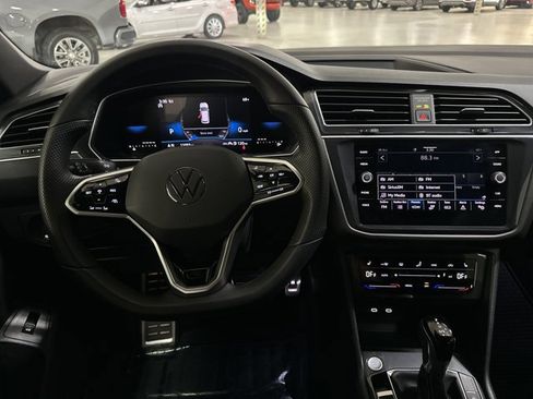 Certified 2024 Volkswagen Tiguan SE R-Line image 28