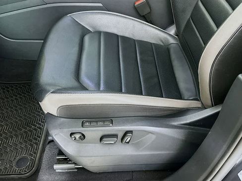 Used 2021 Volkswagen Atlas SEL Premium image 32