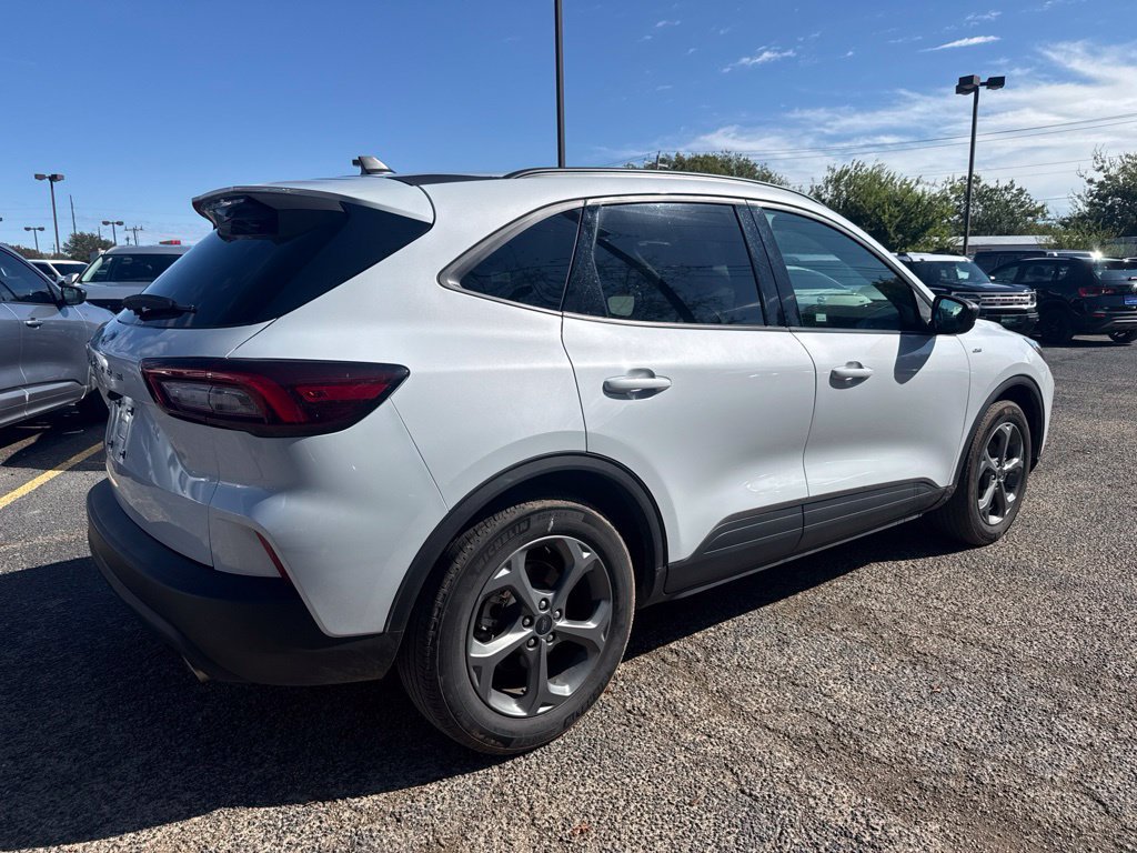 Used 2025 Ford Escape ST-Line FWD image 2