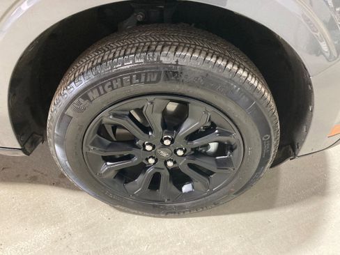 Used 2023 Ford Maverick Lariat w/ Lariat Luxury Package image 11