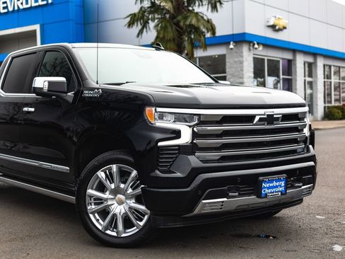 Used 2023 Chevrolet Silverado 1500 High Country w/ High Country Premium Package image 3