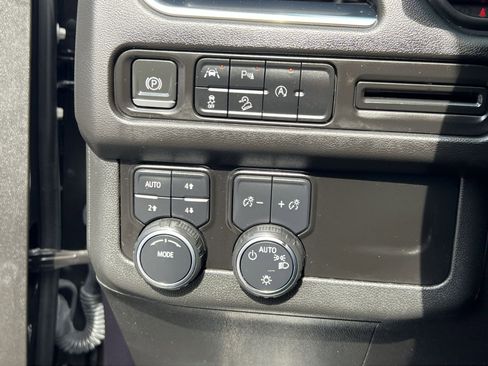 Used 2023 Chevrolet Tahoe Premier AWD/4WD image 40