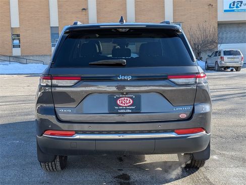 Certified 2022 Jeep Grand Cherokee Limited w/ Luxury Tech Group II image 4