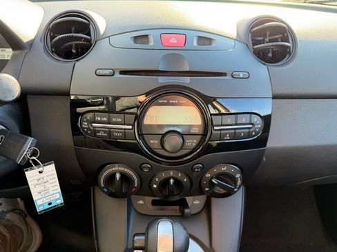 Used 2014 MAZDA MAZDA2 Sport image 28