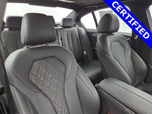 Certified 2023 BMW 530e w/ Premium Package image 18