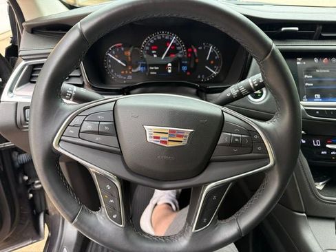 Used 2018 Cadillac XT5 Luxury w/ Driver Awareness Package AWD/4WD image 11