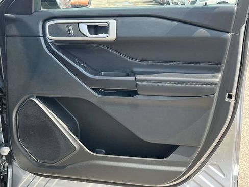 Used 2020 Ford Explorer XLT w/ Equipment Group 202A AWD/4WD image 27