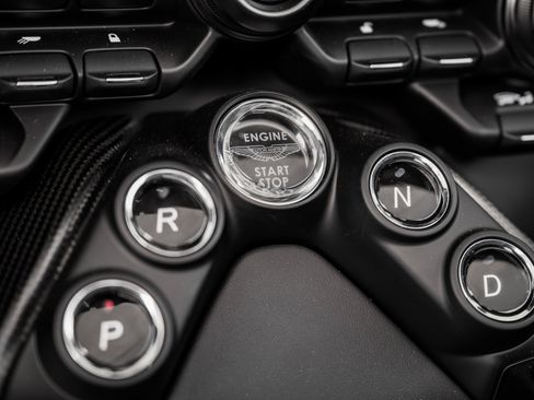 Used 2023 Aston Martin V8 Vantage Roadster image 25