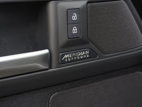 Used 2026 Land Rover Defender 110 X-Dynamic SE AWD/4WD image 11