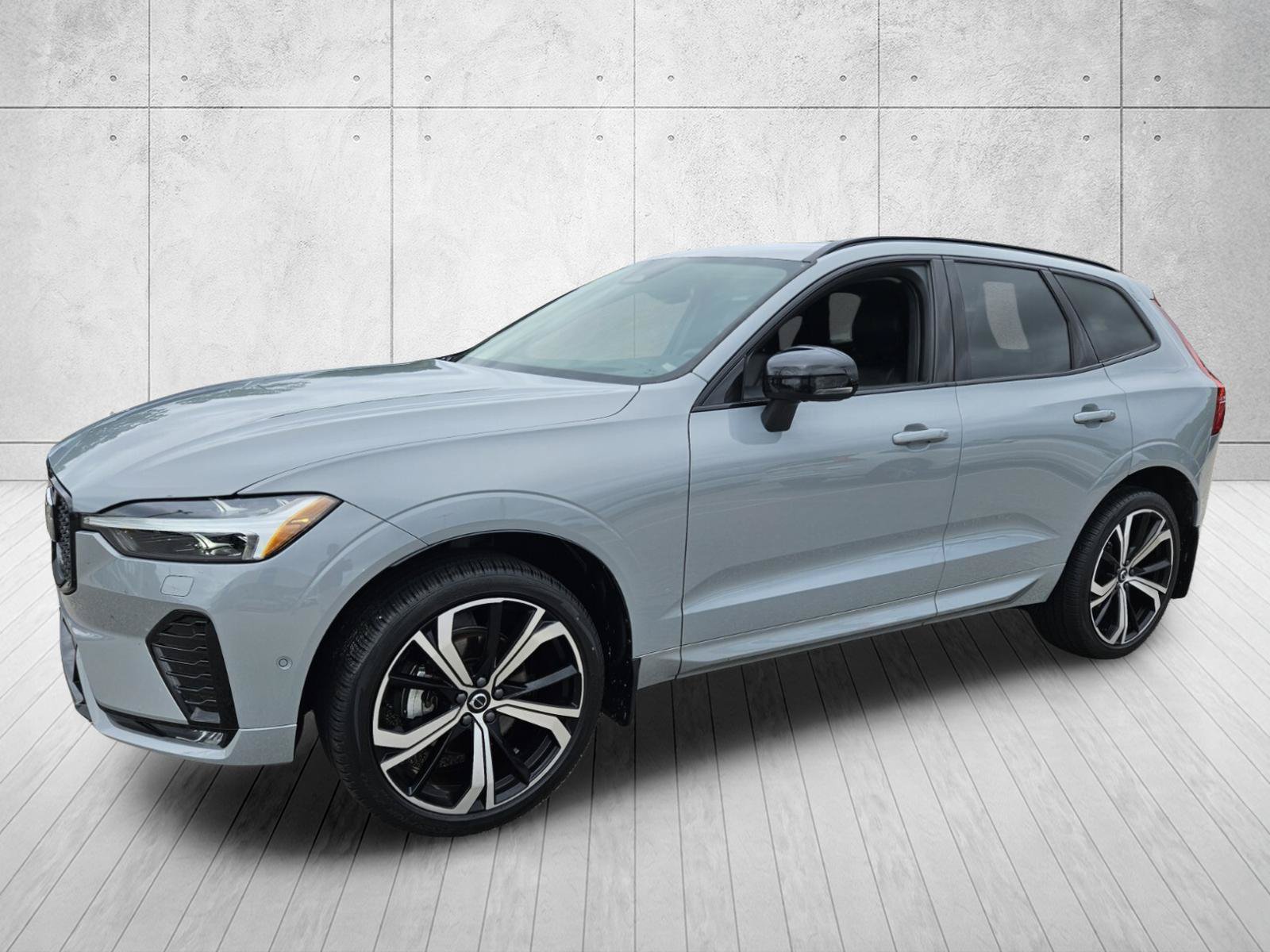 Used 2024 Volvo XC60 B5 Ultimate w/ Protection Package Premier AWD/4WD image 3