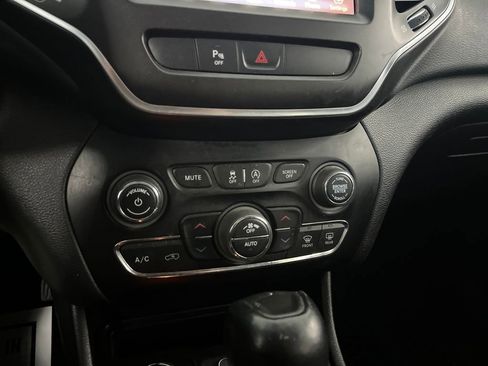 Used 2020 Jeep Cherokee Trailhawk w/ Cold Weather Group image 78