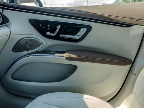 Used 2023 Mercedes-Benz EQS 580 4MATIC Sedan image 13