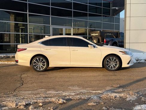Used 2021 Lexus ES 250 w/ Premium Package image 2