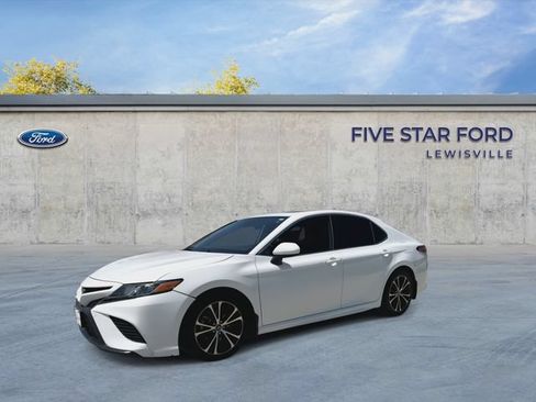 Used 2019 Toyota Camry SE FWD image 4