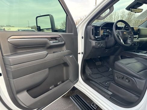 Used 2024 Chevrolet Silverado 2500 LTZ w/ LTZ Plus Package image 10