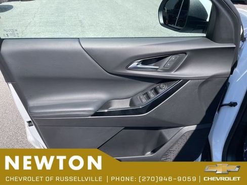 Used 2025 Chevrolet Equinox LT w/ Safety and Technology Package FWD image 8