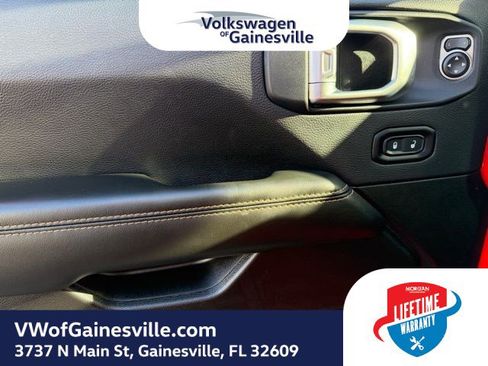 Used 2025 Jeep Wrangler Sahara image 18