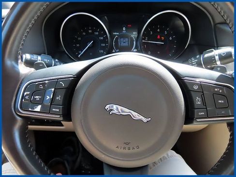Used 2018 Jaguar XF Premium AWD/4WD image 15