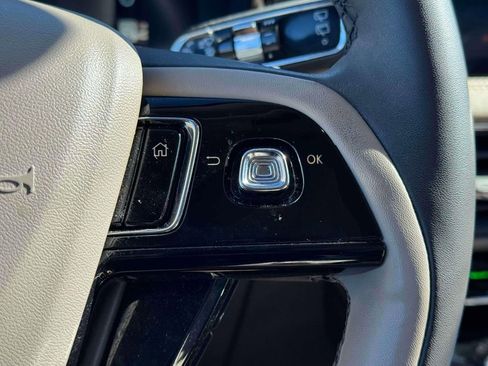 Used 2023 Lincoln Corsair AWD w/ Rear Removable Package Tray image 21