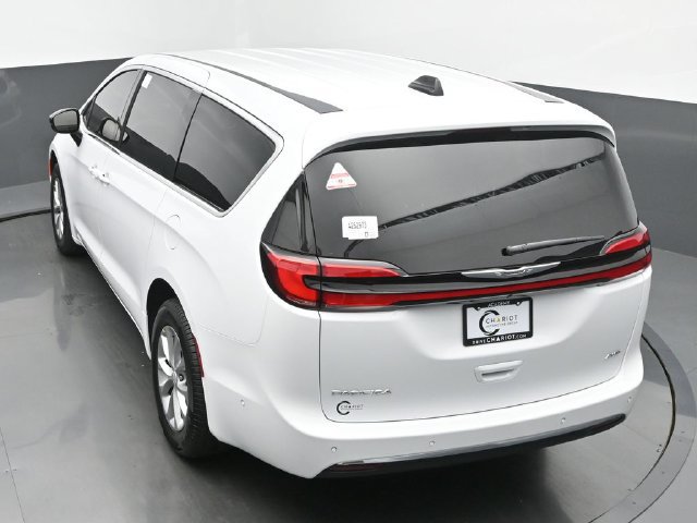New 2025 Chrysler Pacifica Select w/ Uconnect Theater Family Group AWD/4WD image 41