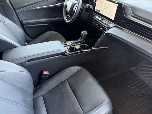 Used 2025 Toyota Camry XSE FWD image 24