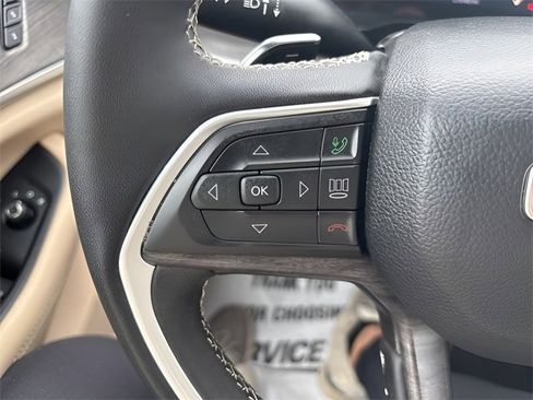 Used 2025 Jeep Grand Cherokee L Limited image 10