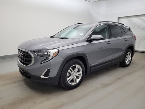 Used 2020 GMC Terrain SLE w/ Driver Convenience Package FWD image 2