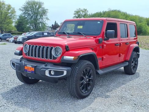 Used 2025 Jeep Wrangler Unlimited Sahara AWD/4WD image 12