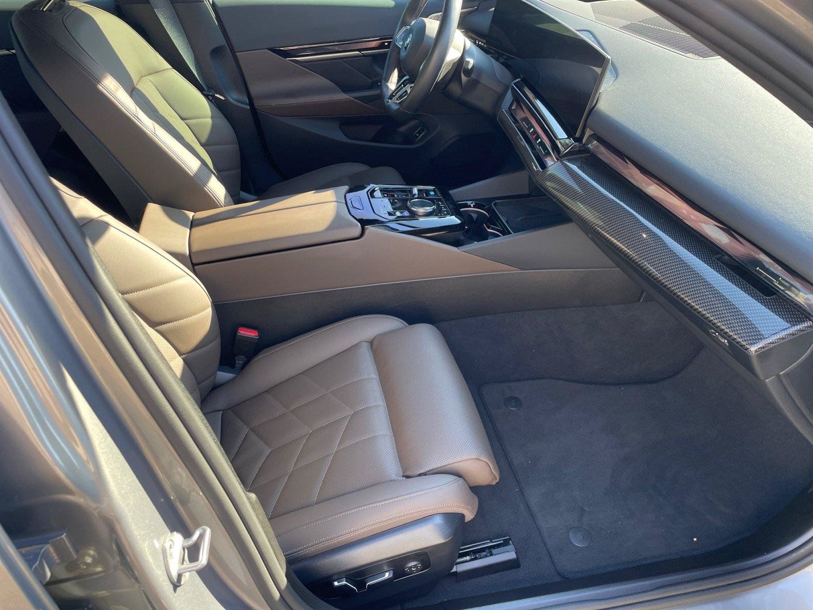 Used 2024 BMW i5 M60 w/ Premium Package AWD/4WD image 15