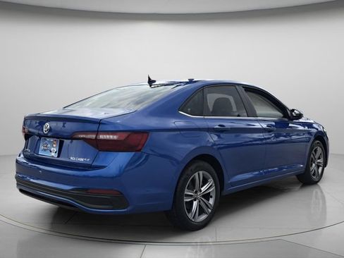 Used 2024 Volkswagen Jetta SE w/ Panoramic Sunroof Package FWD image 7