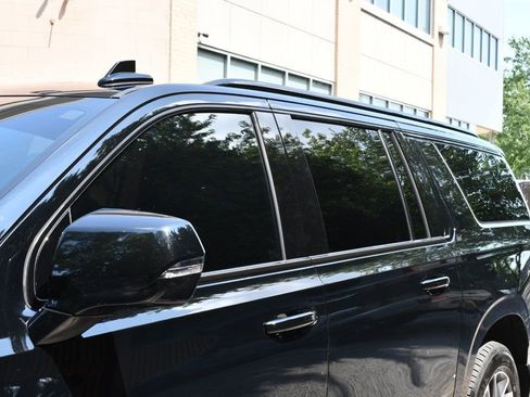 Used 2022 Chevrolet Suburban RST w/ Sport Performance Package image 5