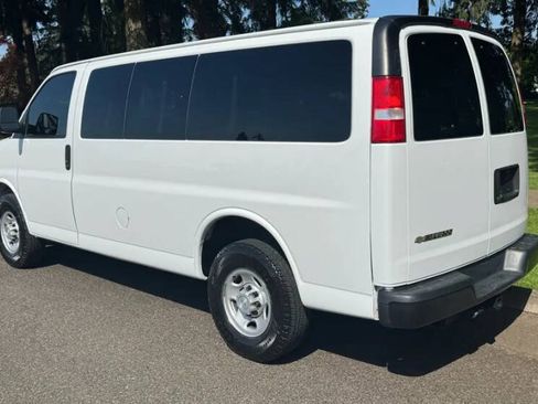 Used 2018 Chevrolet Express 2500 LS w/ Driver Convenience Package RWD image 3