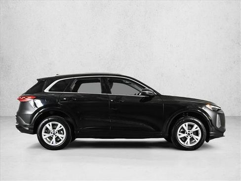 Certified 2025 Audi Q5 Premium w/ Convenience Package AWD/4WD image 4