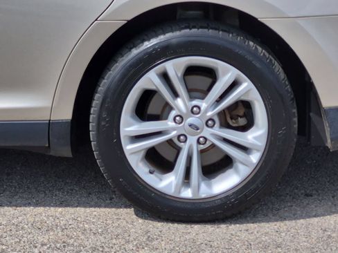 Used 2017 Ford Taurus SEL w/ Equipment Group 201A FWD image 14