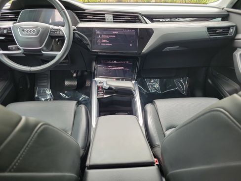 Used 2024 Audi Q8 e-tron Prestige w/ Prestige Package image 15