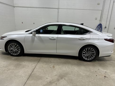 Used 2023 Lexus ES 350 w/ Accessory Package (Z2) FWD image 7
