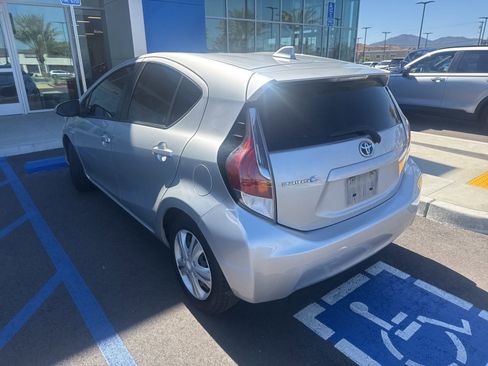 Used 2015 Toyota Prius C Two image 4