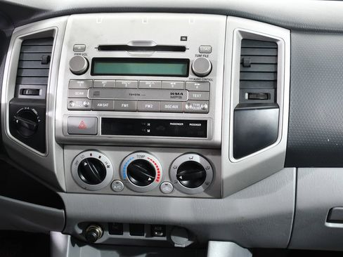 Used 2011 Toyota Tacoma 4x4 Double Cab image 9