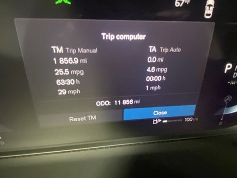 Used 2025 Volvo XC40 B5 Core image 17