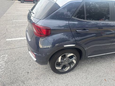 Used 2020 Hyundai Venue FWD image 15