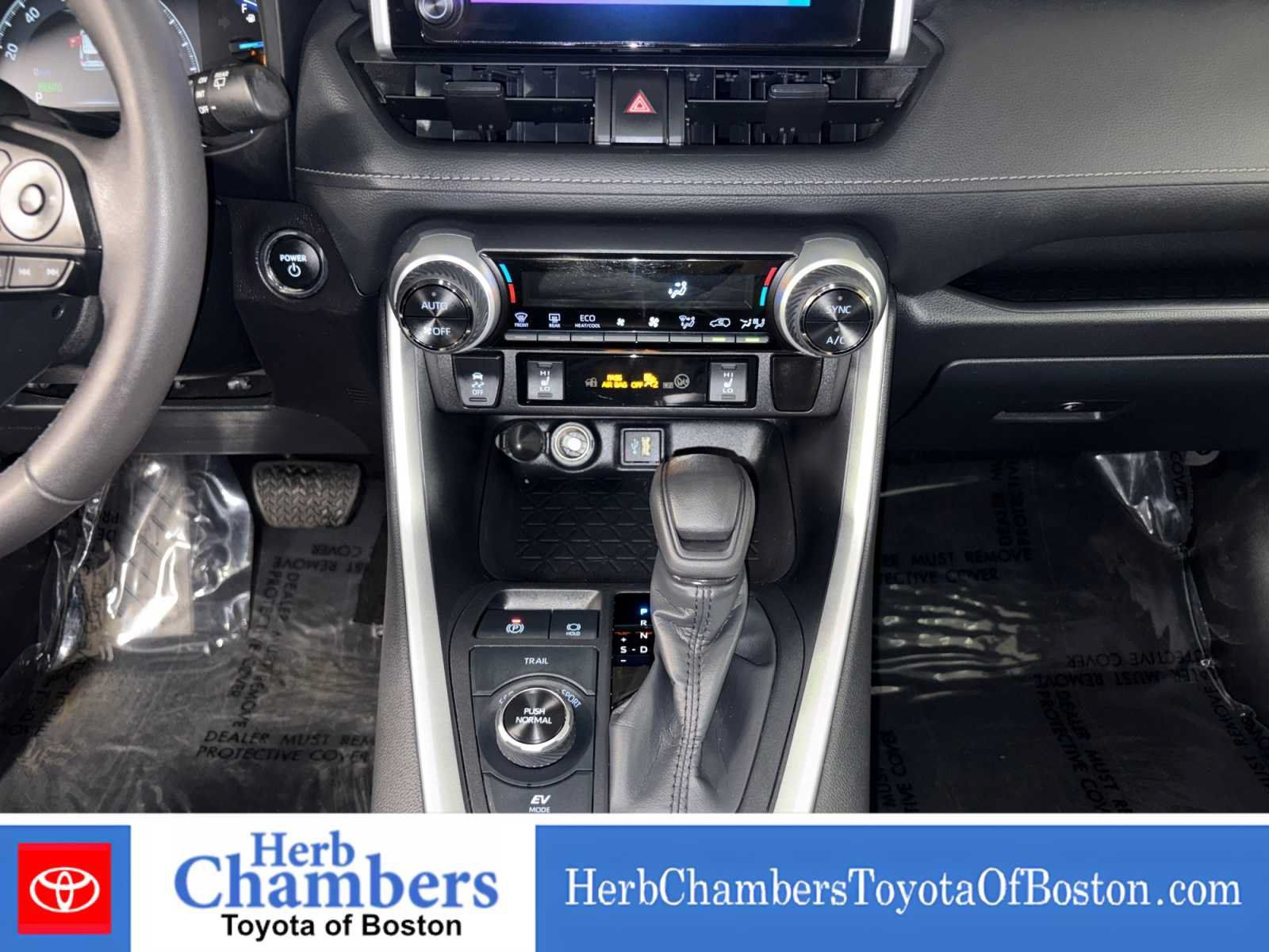 Used 2025 Toyota RAV4 XLE w/ Convenience Package AWD/4WD image 17