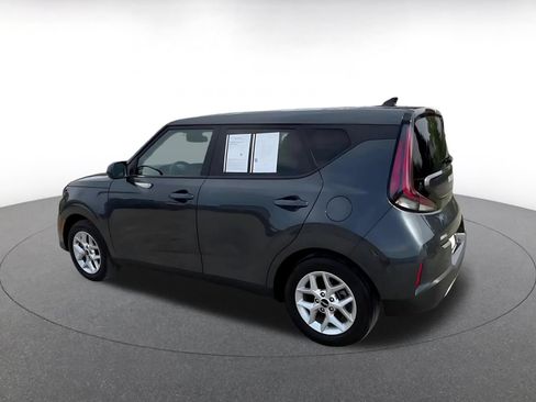 Used 2025 Kia Soul LX w/ LX Technology Package FWD image 10
