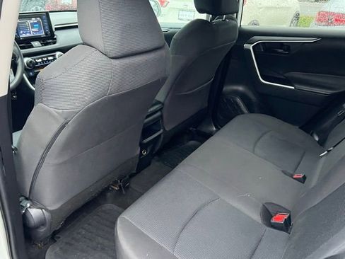 Used 2021 Toyota RAV4 LE image 14